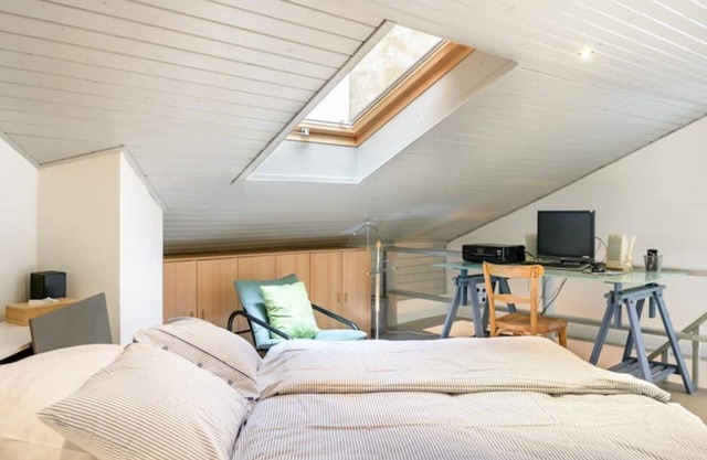 Renovated bohemian loft apartment near Prague Castle