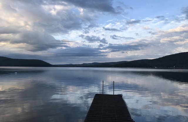 Renovated Cabin by the Lake!