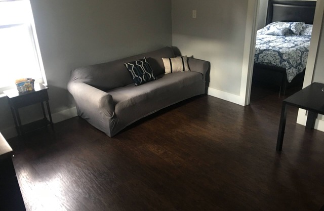 Renovated, Centrally Located, Private - Free WIFI/Parking
