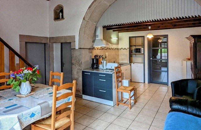 Renovated Cottage with Comfort and Nature in Saint-Bresson