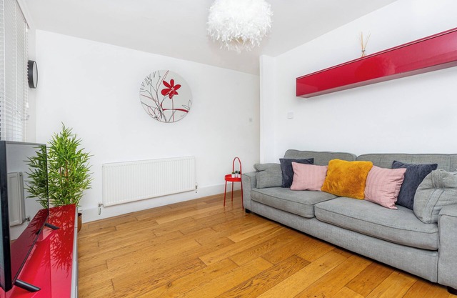 Renovated cozy 2BR w/balcony in Vibrant Peckham