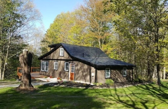 Renovated COZY CABIN with HOT TUB and Smores Bar!