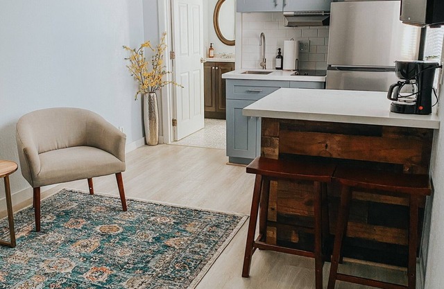 Renovated Downtown Hollywood Efficiency/1 Bath