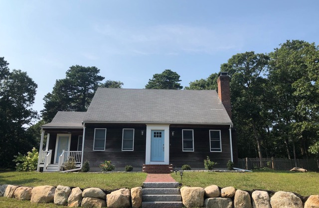 Renovated Eastham home on quiet cul-de-sac near bike trail and ocean beaches