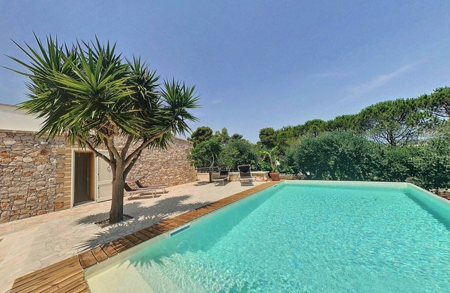 Renovated estate w/private pool 950m from the sea