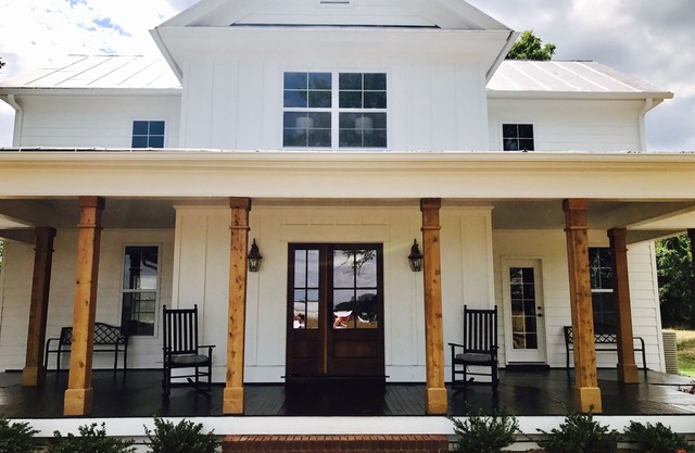 Renovated Farmhouse in the heart of Afton, VA with outstanding views!