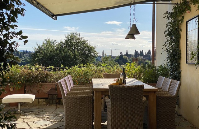 Renovated gorgeous villa in Florence. Walking distance to all sites.