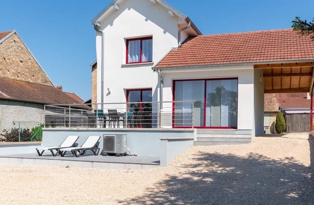 Renovated house by the Saône with garden and parking in Rigny