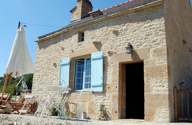 Renovated Independent Cottage with Forest Walks and Valley Views