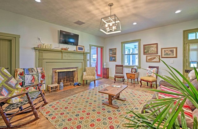 Renovated KY Farmhouse Retreat w/Pasture Views!