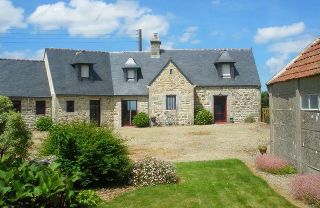 Renovated longère with character