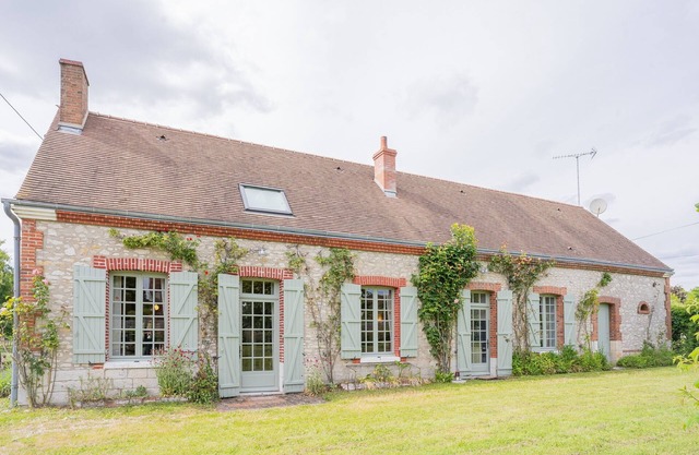 RENOVATED LONGERE DESIGN, WITH GARDEN, 1H30 FROM PARIS, CHARMING VILLAGE ON FOOT