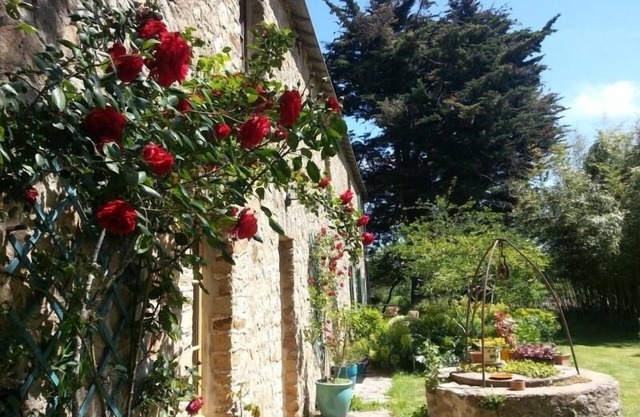 Renovated Master House, Quiet Countryside, Modern Comforts, Near Beaches and Nantes Attractions