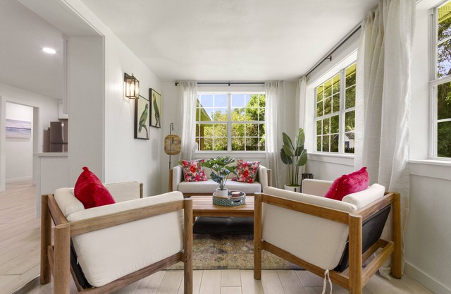 Renovated Mod Duplex w/Sun Porch near Airport