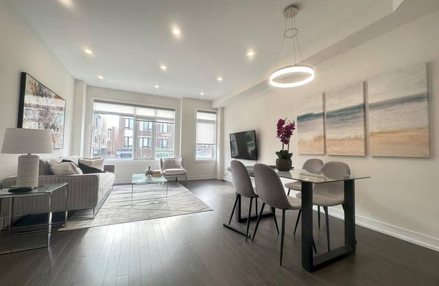 Renovated Modern 4BR/4BA Townhome w/Garage Parking – Sleeps 6+