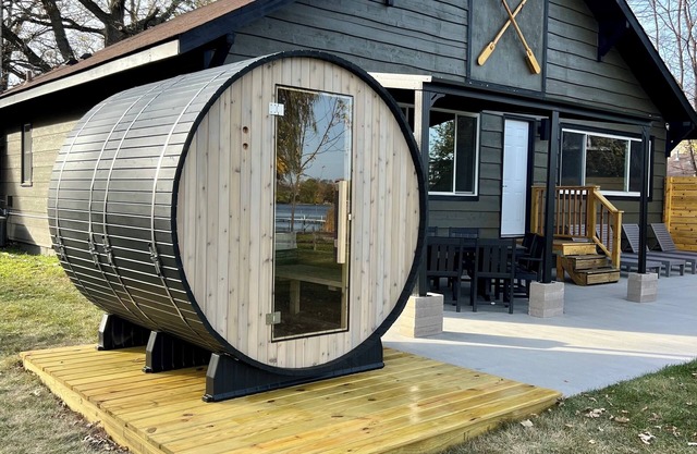 Renovated Modern Lake Front Oasis/Dog Friendly w/fenced in area