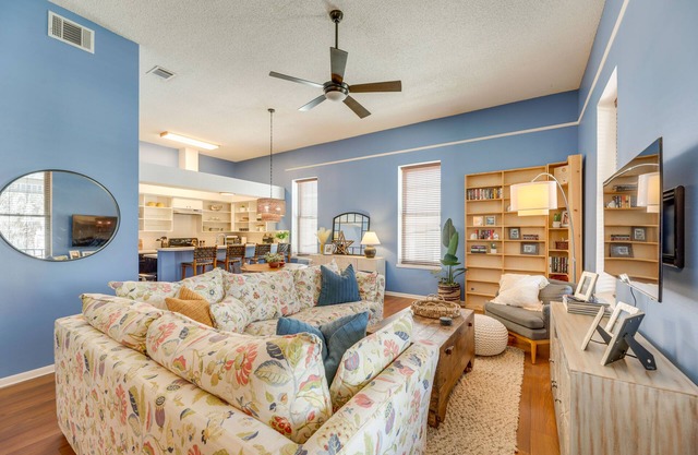 Renovated San Marcos Vacation Rental w/Balcony!