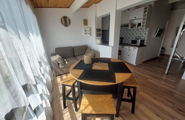 Renovated Studio with AC, Pool & Private Parking, 500m from the Beach