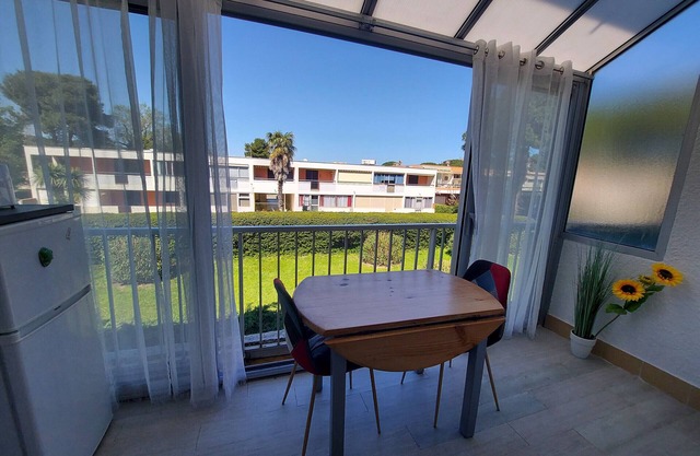 Renovated studio 500m from beach, terrace, pets allowed
