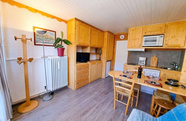 Renovated Studio, Ski-In/Ski-Out, Sleeps 4, Pra-Loup 1600