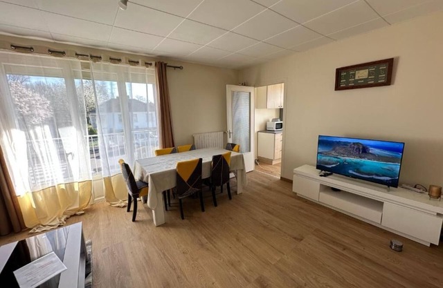 Renovated townhouse near lakes and Nigloland park
