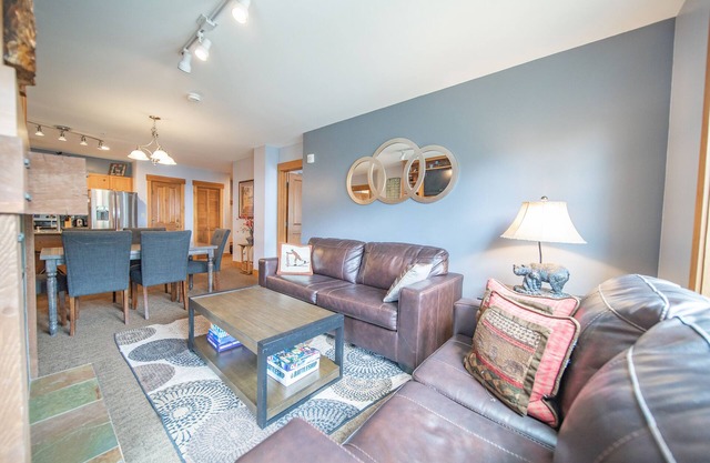 Renovated & Warm Unit, Close to The Slopes!