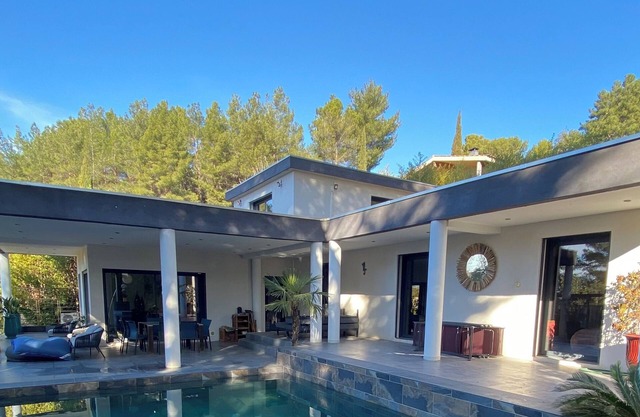 Rent contemporary architect villa 200m2 Aix en Provence
