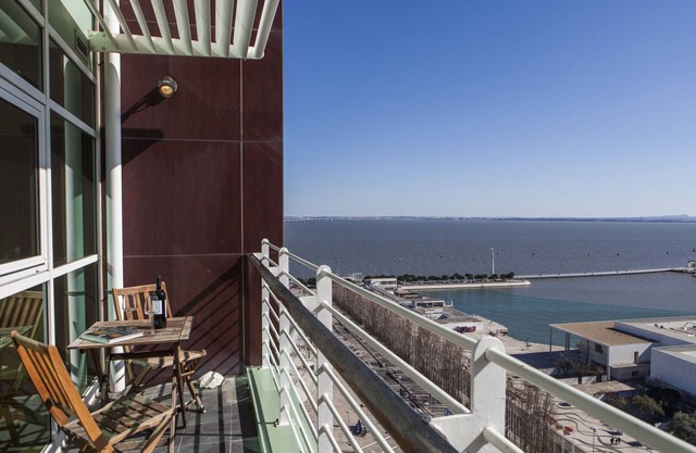 RENT4REST LISBON PARQUE DAS NAÇÕES 17TH FLOOR RIVER VIEW