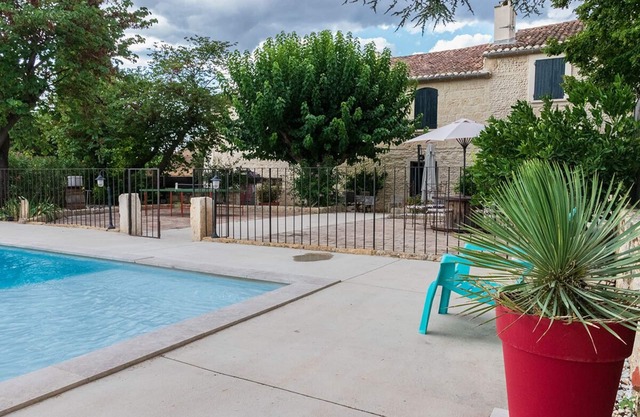 RENTAL OF A MAS WITH POOL IN A VINEYARD IN FIELD CAMARGUE