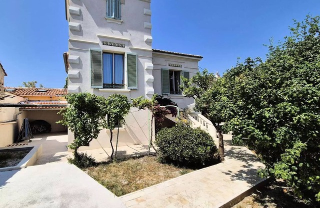 Residence 220-st Mandrier Sur Mer - Elegant house with a beautiful garden, 150 m from the sea, air conditioning, Wifi .