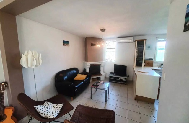 Residence 423-st Mandrier Sur Mer - Facing the sandy beach, air conditioning, internet, 3 bedrooms