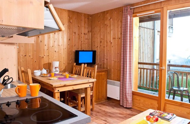 Residence Les Chalets du Berger* - 2 Rooms Sleeping Area 6 People