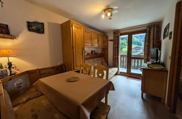 Residence Val Blanc 1 - Apartment for 5 people, south in the heart of the village, near ski lifts