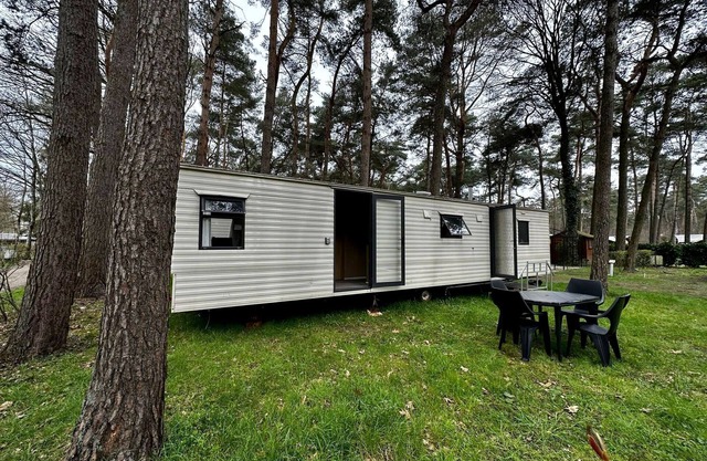 Residence with a spacious garden located in a child-friendly park