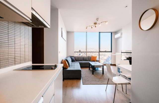 Residence with City View 5 min to Optimum Mall