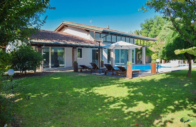 RESORT con PISCINA, BARBECUE, PALESTRA, SAUNE e KARAOKE