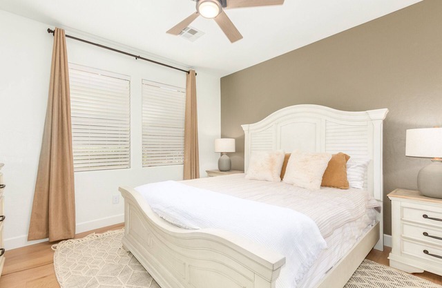 Resort-like 2BR/2BA townhome in sunny Scottsdale near golf, hike, dine, shop etc