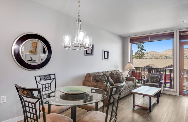 Resort-style Comfort with Shared Indoor Pool and Hot Tub, WiFi, and Lake Views