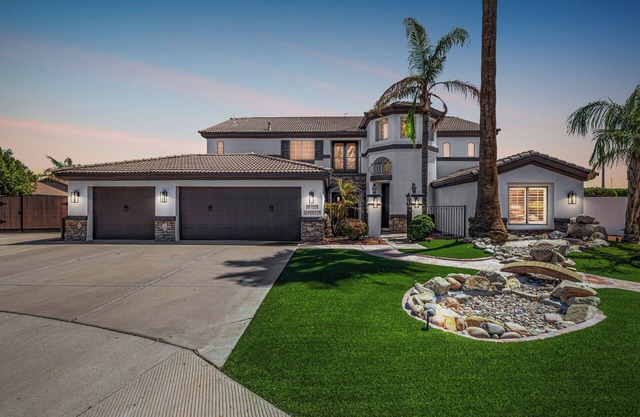 Resort-Style Luxury ~ Pool, Hot Tub, Water Slide, Sports Courts & Family Fun