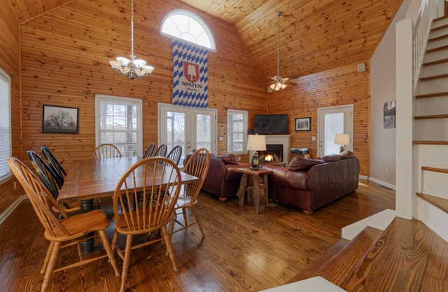 Rest and Be Thankful - Modern Family Retreat w/Hot tub Near Downtown Helen