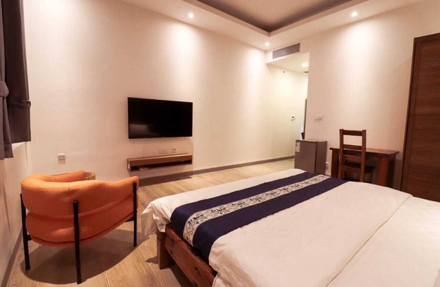 Rest easy in 2BR apartment w/wifi, gym & pool