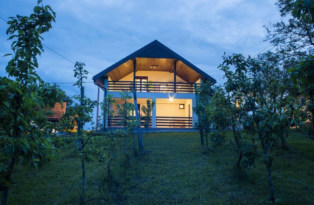 Rest & Retreat Eco Estate Dandelion with Hot Tub & Sauna