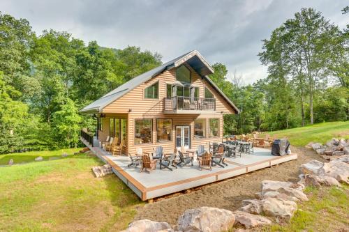 Resting Eagle Cabin with Mtn Views in PA Wilds