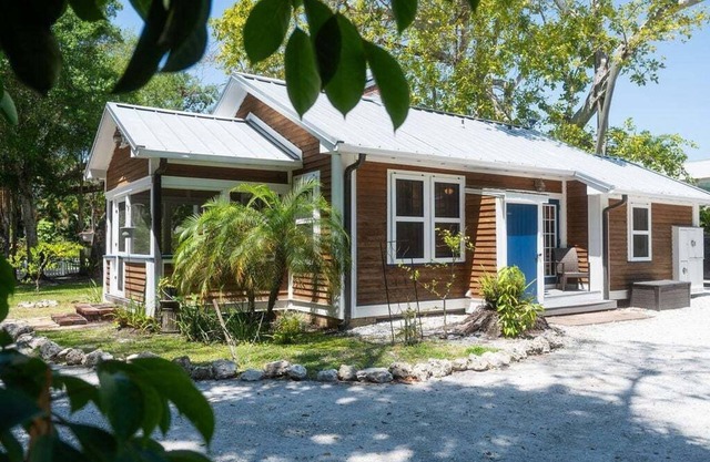 Restored 1939 Cottage Near Ringling, Beaches, & Downtown Sarasota