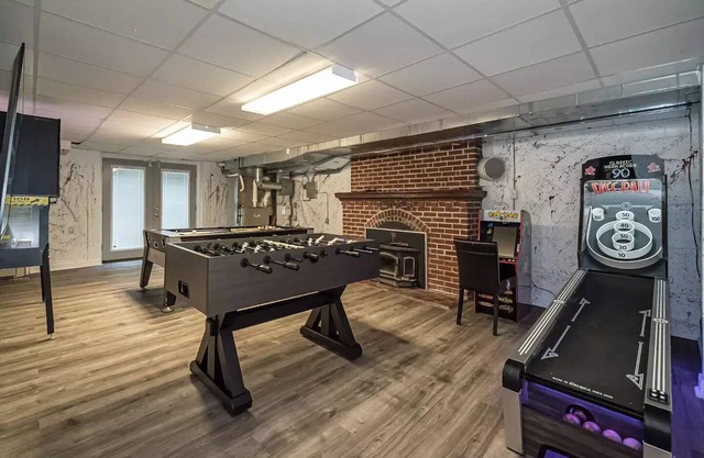 Retreat Home, Swimming Pool, jacuzzi, sauna, Game room, Basketball Court .