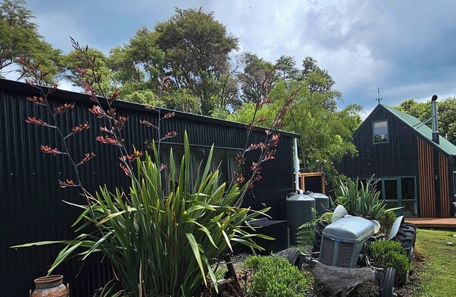 Retreat into nature, in rural Ngaruawahia.nRelax in the outdoor bath.
