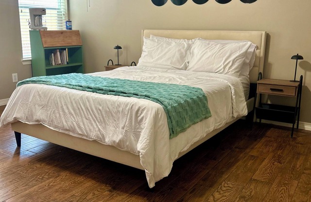 Retro Retreat in the Greater Heights