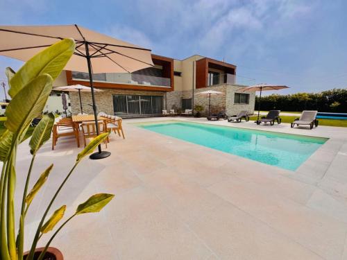 Ria Lounge House