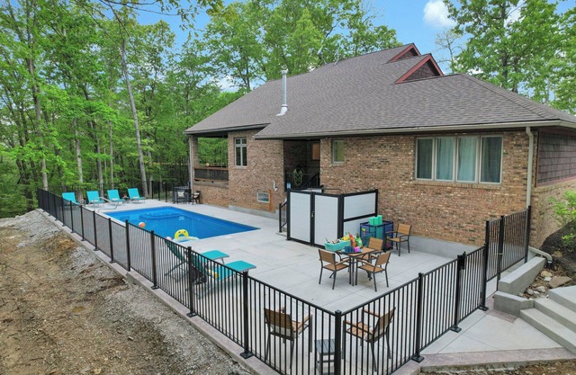 Rickenbacker Ridge sleeps 13 w/heated pool+hot tub+firepit+game room !