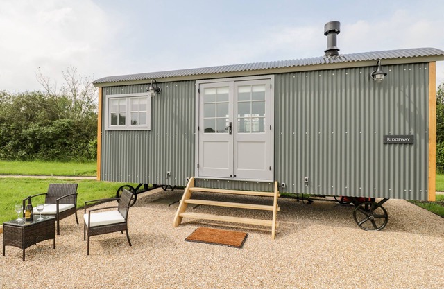 RIDGEWAY, pet friendly, with open fire in Uffington